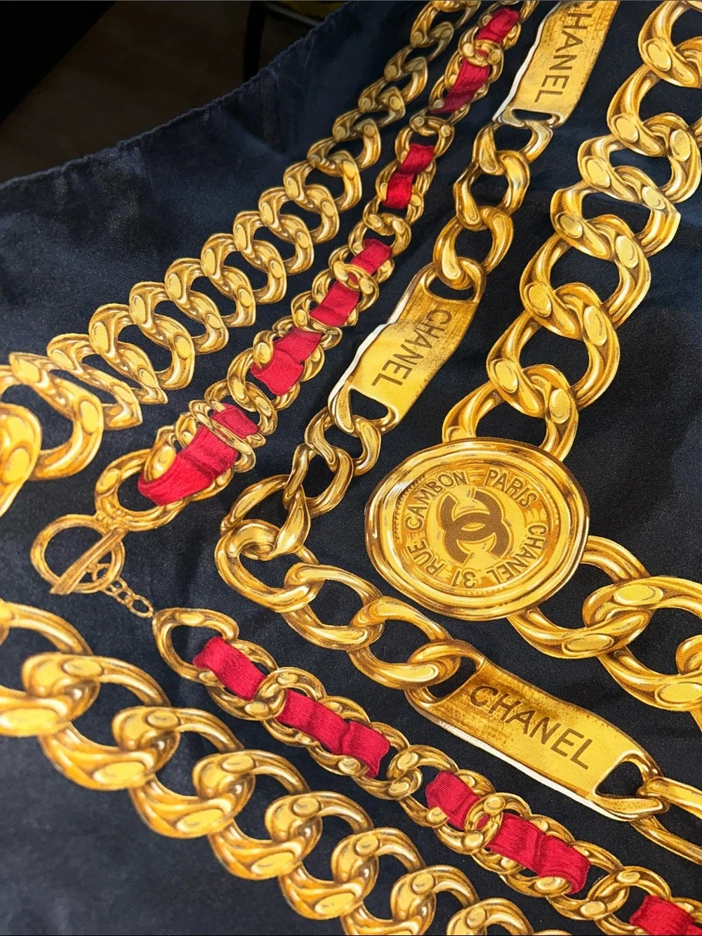 Chanel 31 Rue chainlink black  red  gold silk 33